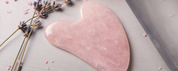 gua sha en quartz rose